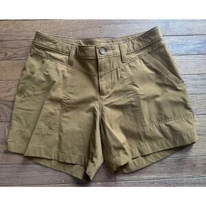 Alpine Women's Hiking Outdoor shorts size 2 Camel NWOT